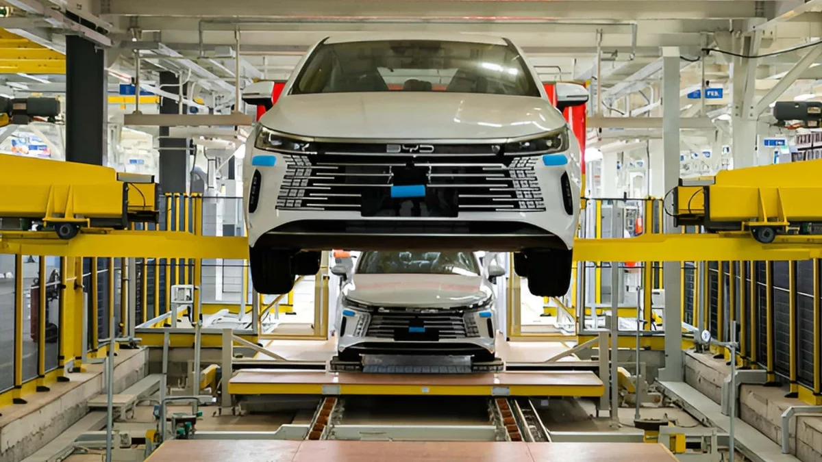 BYD contrata 1.100 para soldagem e pintura rumo à nacionalização