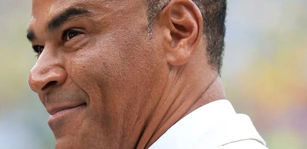 Cafu segue único jogador com três finais consecutivas