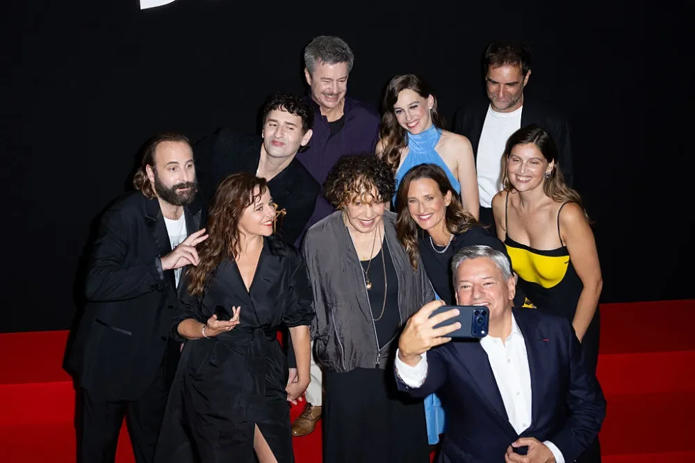 Call My Agent! The Movie: Netflix é “vital” para França, diz Sarandos