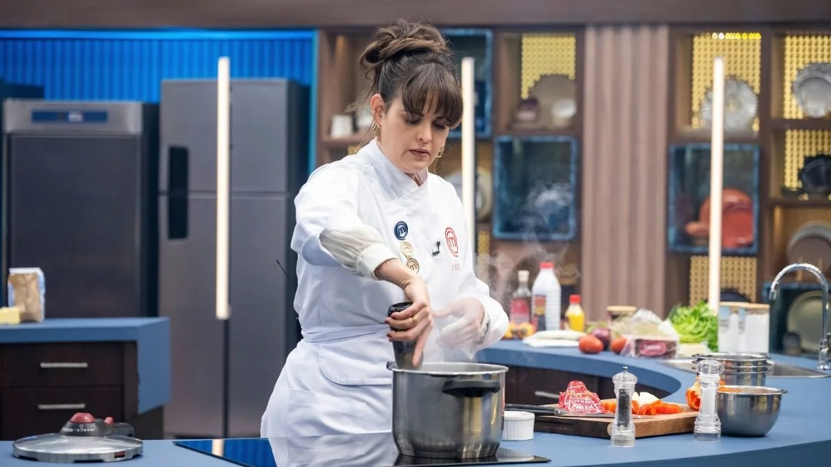 Carla Araújo acumula seis pins dourados no MasterChef