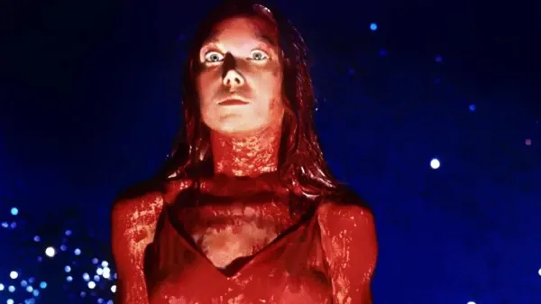 Carrie: Mike Flanagan mira trilogia com 3 temporadas