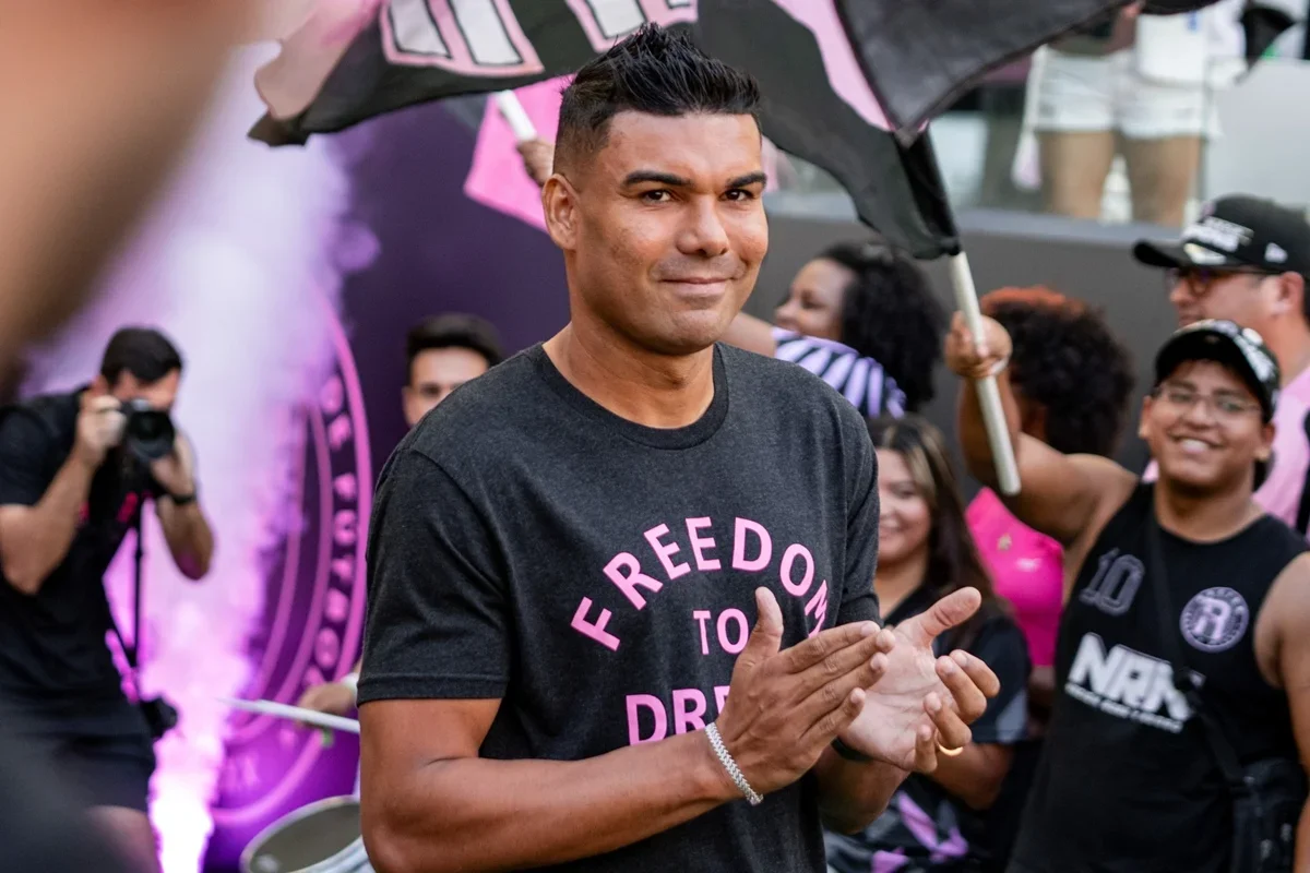 Casemiro chama Messi de 'Deus' e é criticado por torcedores