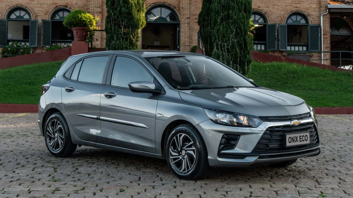 Chevrolet Onix automático cai para menos de R$ 99.990