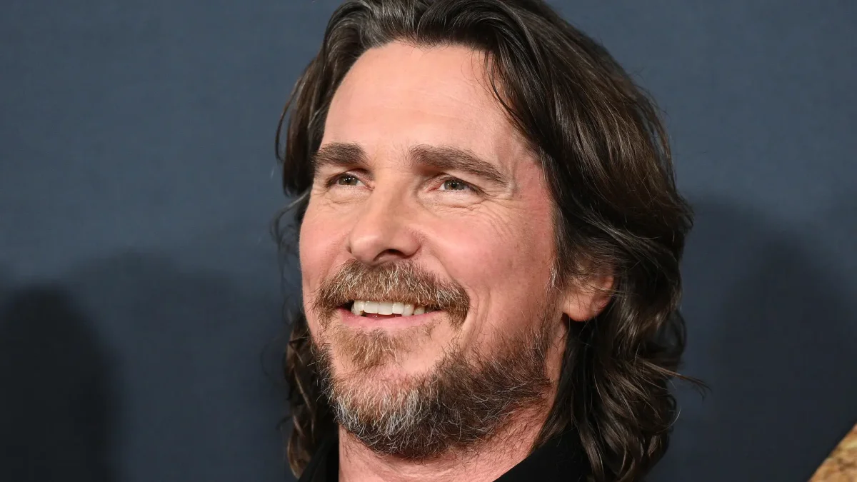 Christian Bale inaugura vila de 11.000 pés² para manter irmãos juntos