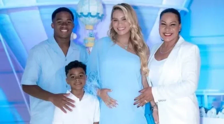 Cíntia Ramos mostra união familiar ao posar com Gabriely