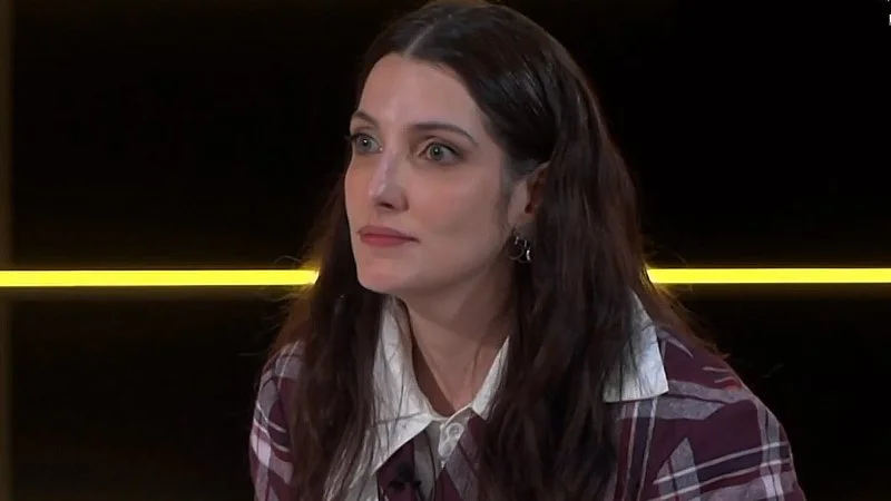 Clarice Falcão: mãe reage "todo mundo é bi" ao saber que ela é bissexual