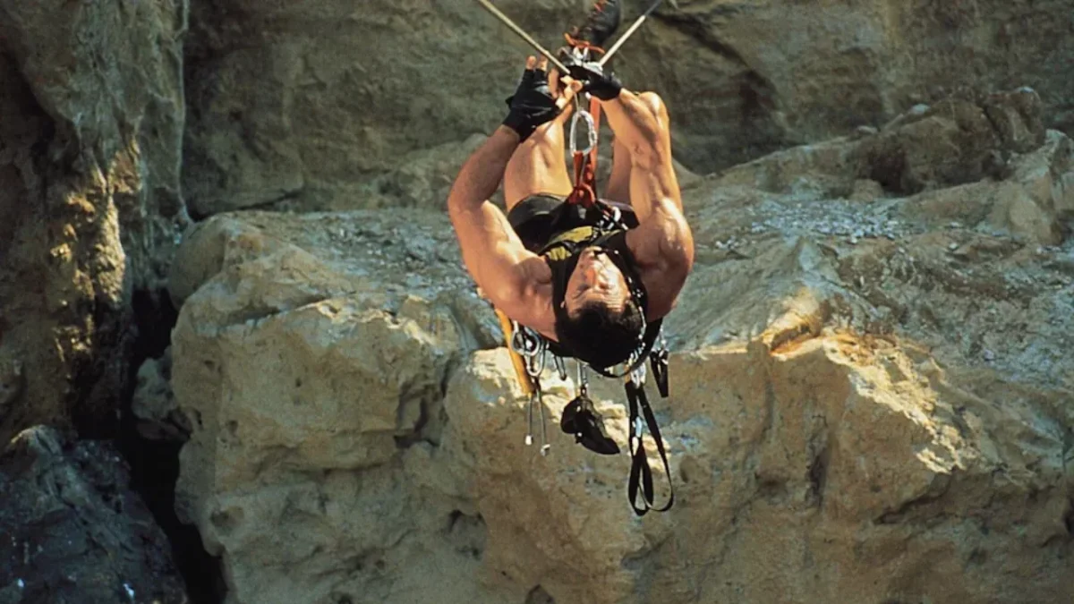 Cliffhanger: reboot com Pierce Brosnan tem estreia remarcada