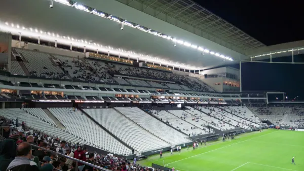 Corinthians: Caixa negocia assumir direitos de nome da Arena