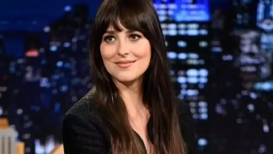 Dakota Johnson surpreende ao revelar quantas horas dorme