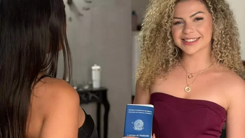 Daniella Motta é criticada por foto da nova funcionária