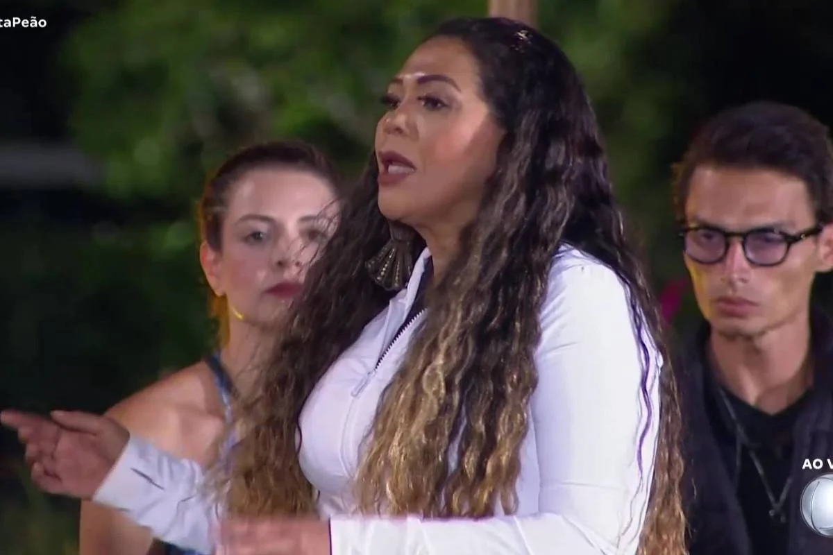 Darlin Ferrattry decide continuar em A Fazenda após tocar sino