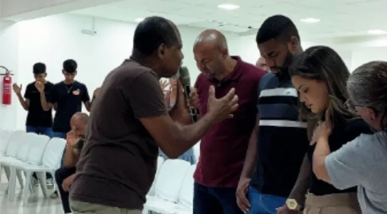 Davi Brito anuncia conversão religiosa e inicia nova fase