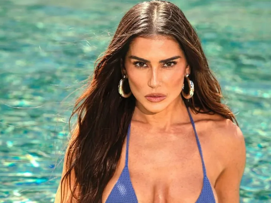 Deborah Secco rouba a cena com ensaio sensual em Noronha