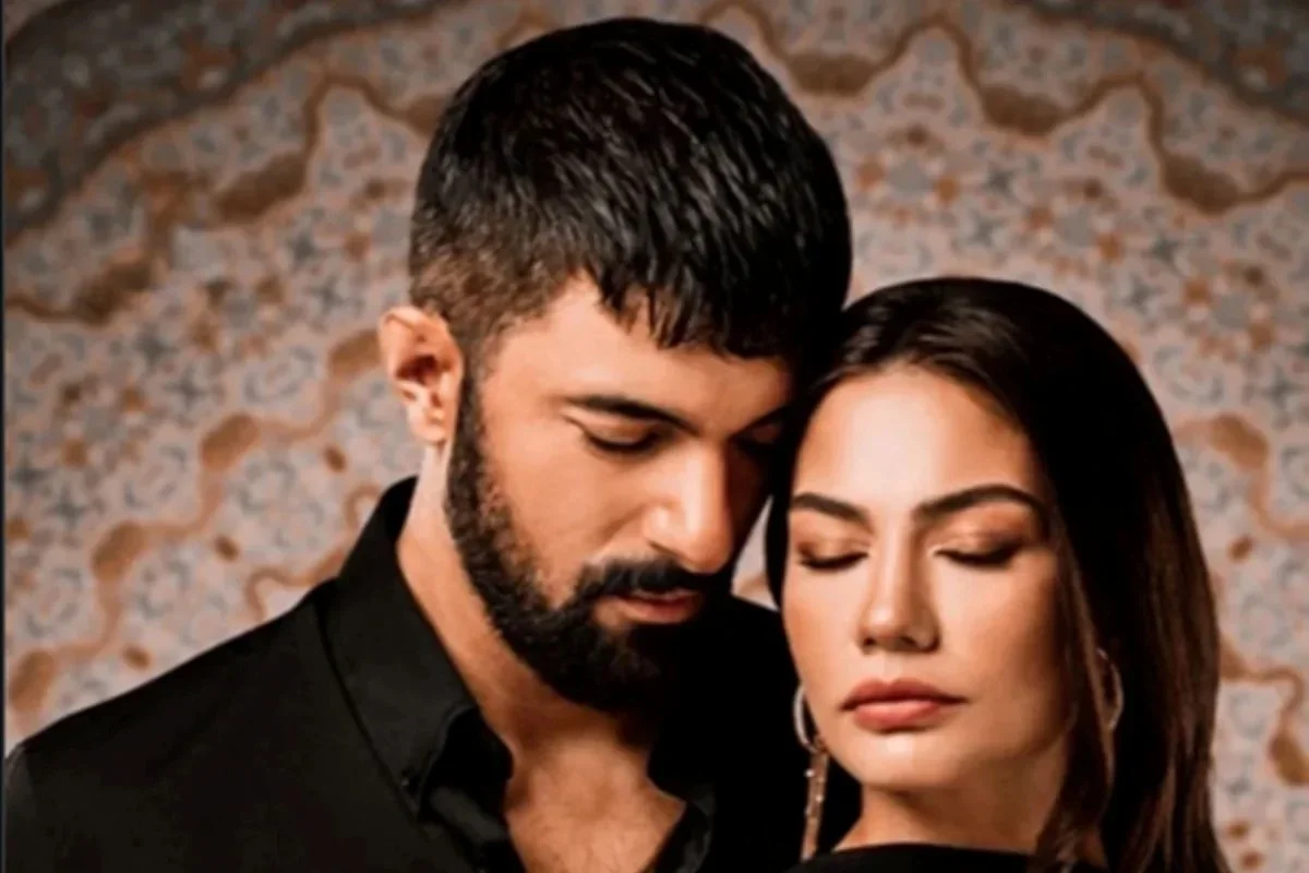 Demet Özdemir é resgatada em estúdio após enchentes em Istambul