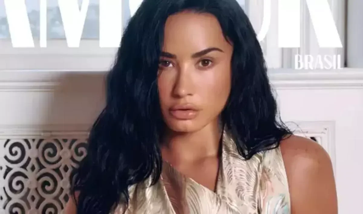 Demi Lovato revela aceitação do corpo e nova fase de estabilidade