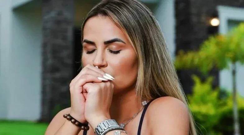 Deolane Bezerra desabafa e pede para voltar para casa