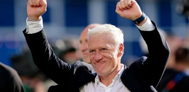 Deschamps a um passo de três finais e posto histórico