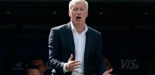 Deschamps alfineta árbitro após França perder por 2 a 0