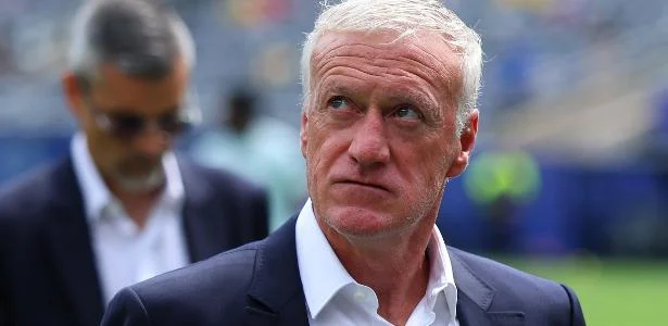 Deschamps corta pergunta e reage à crítica de Dugarry