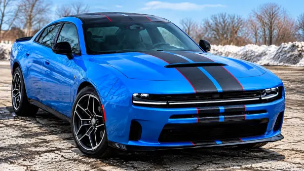Dodge Charger pode ganhar Hellcat V8 com plano para 12 mil unidades/ano