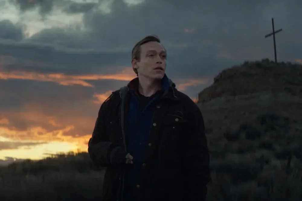Down the Arm of God: Caleb Landry Jones transforma igreja em abrigo