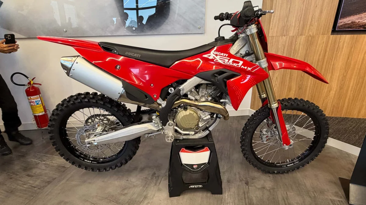 Ducati Desmo 450 MX: primeiro lote esgota antes das lojas