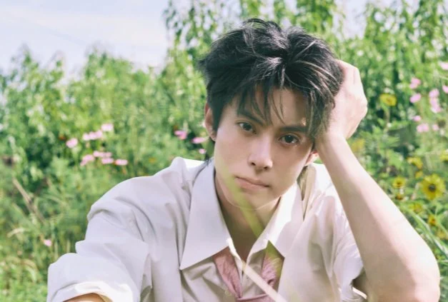 Dylan Wang aciona polícia e busca responsabilização por chats falsos