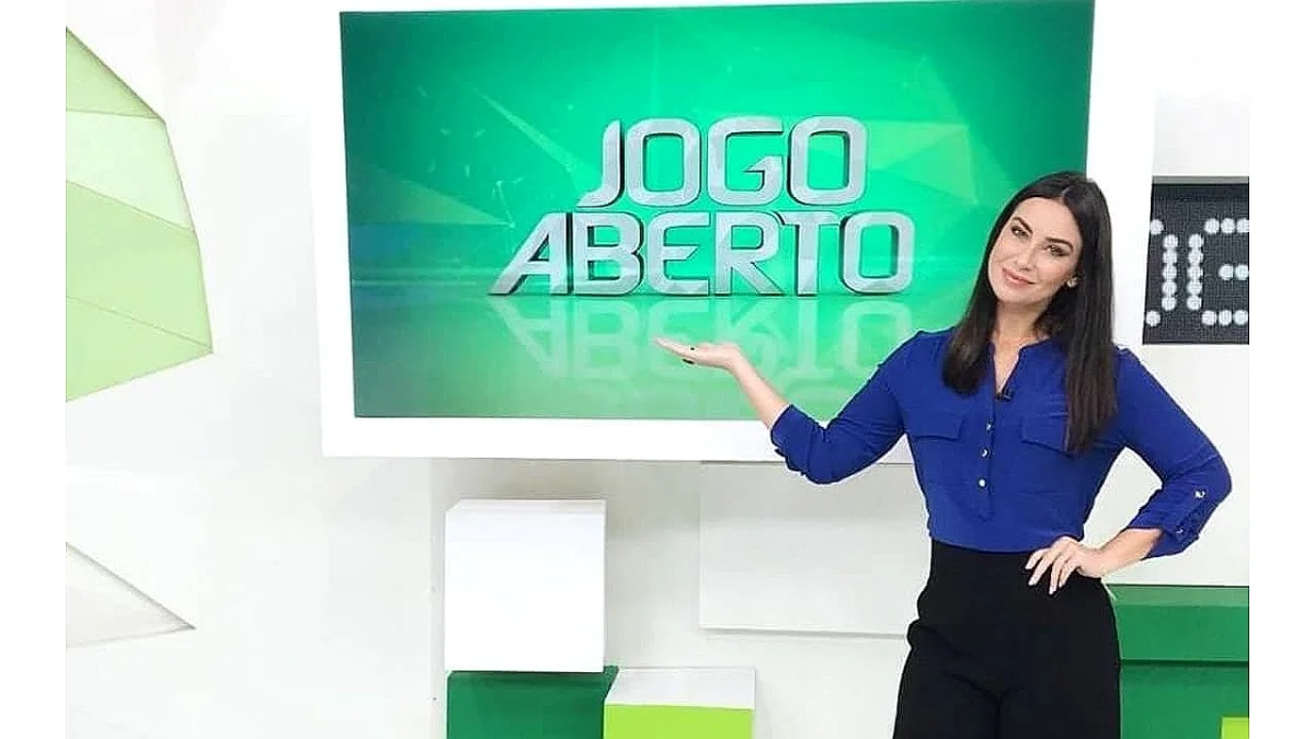 Larissa Erthal reaparece e faz apelo público por vaga na TV