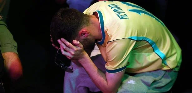 Eliminação do Brasil leva torcedores a cancelar viagens