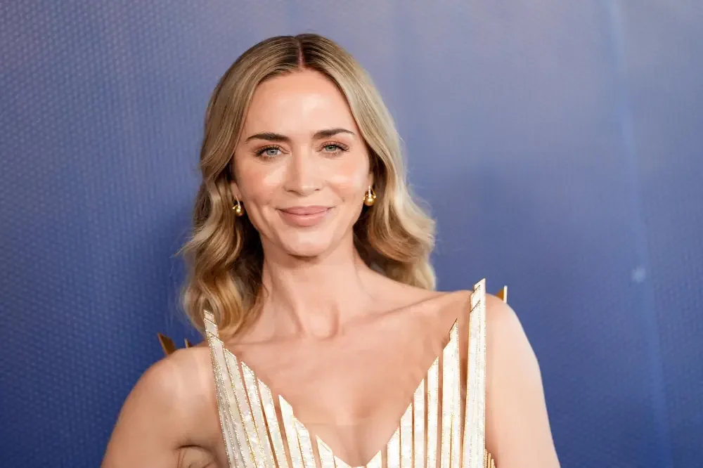 Emily Blunt recebe Kirk Douglas Award por excelência no cinema
