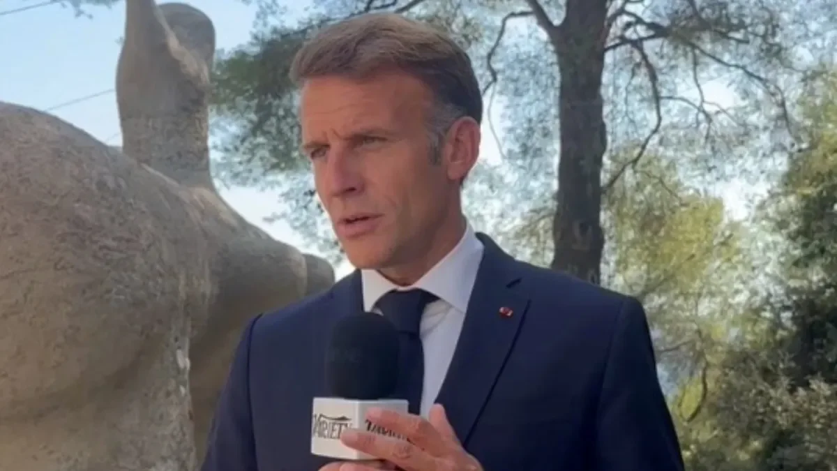 Emmanuel Macron pressiona YouTube a financiar conteúdo e alerta risco ao modelo cultural
