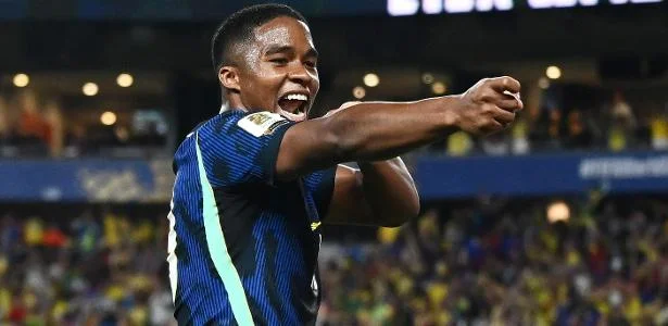 Endrick disparado na enquete para substituir Raphinha