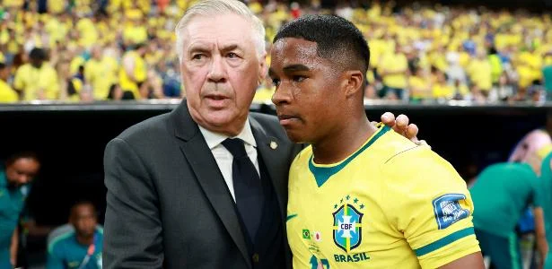 Endrick surpreende ao entrar no intervalo e virar para seleção