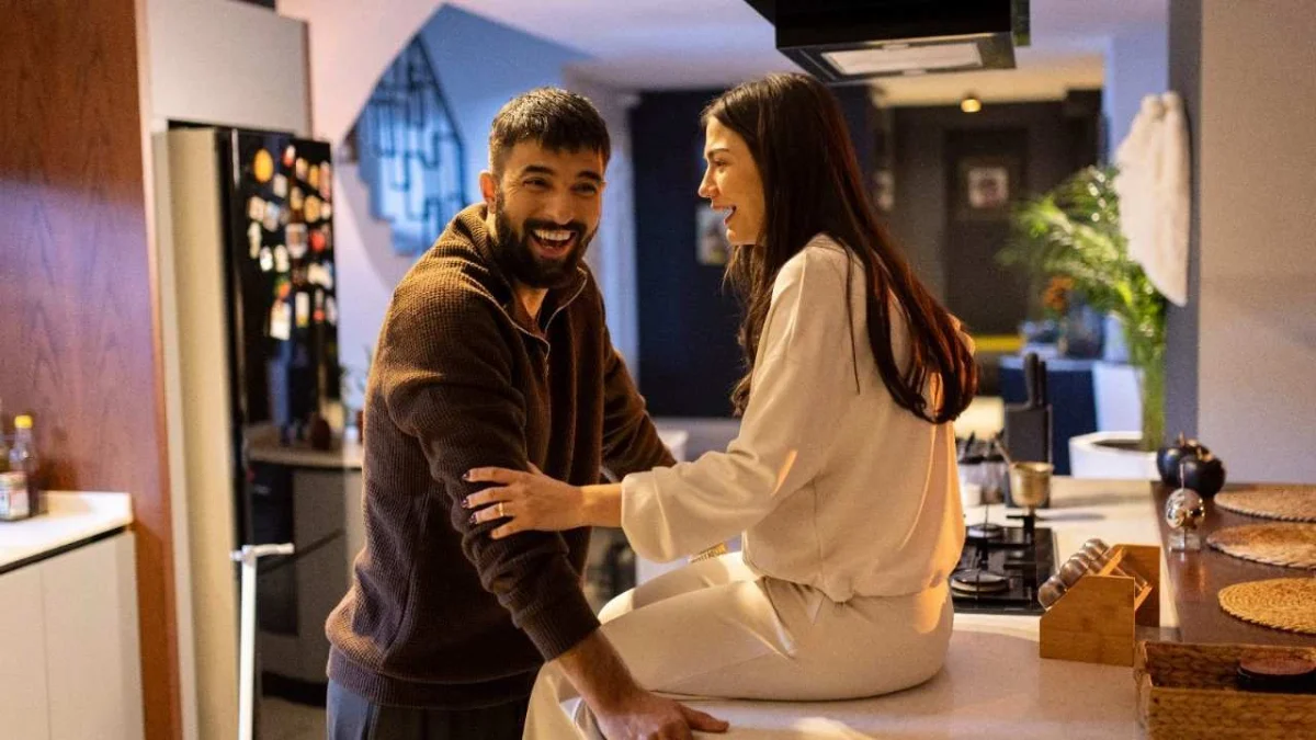 Engin Akyürek nega estar casado após sucesso de Meu Nome é Farah