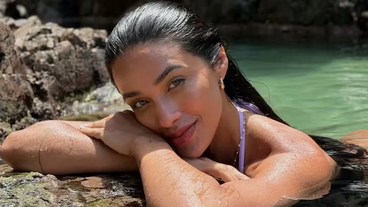 Eva Pacheco: biquíni lilás e legenda "Salgada, mas doce" em Noronha