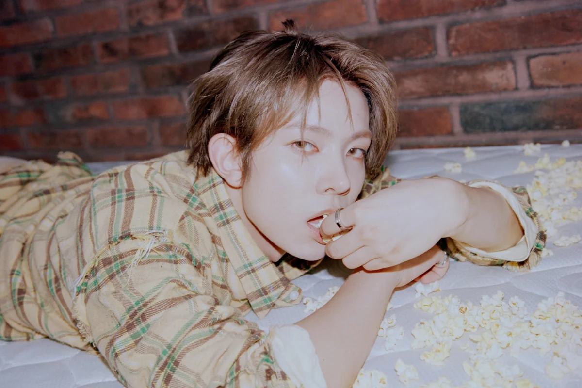 EVAN revela light stick com asas centrais e nome gravado