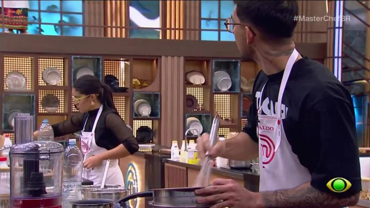 Everaldo ignora conselhos do mezanino no MasterChef