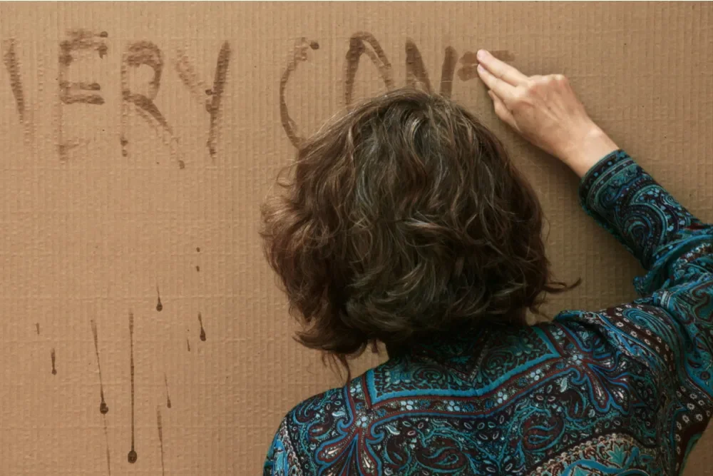 Every Contact Leaves a Trace: diretora contrata detetive