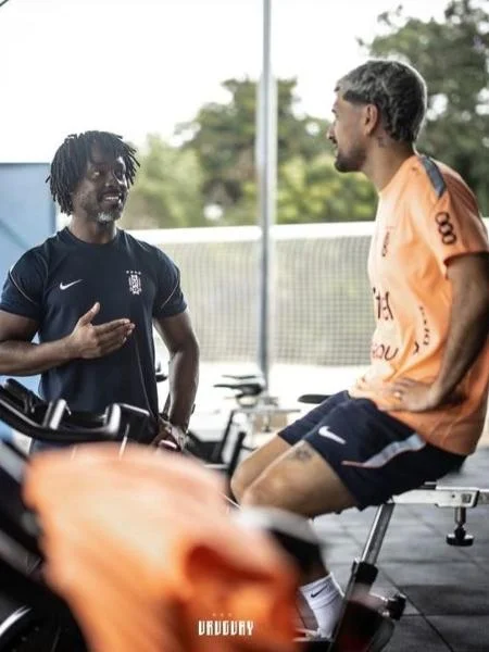 Ex-lateral que jogou com Alex Sandro vai acompanhar Arrascaeta