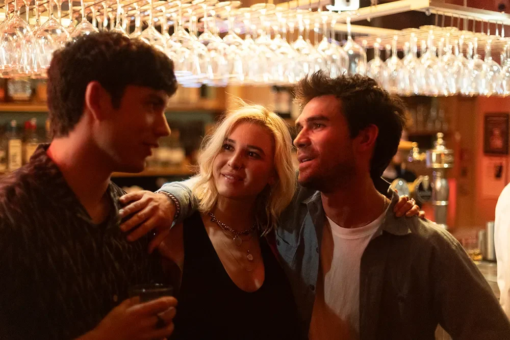 Falling: KJ Apa, Isabel May e Archie Renaux chegam aos cinemas da América do Norte