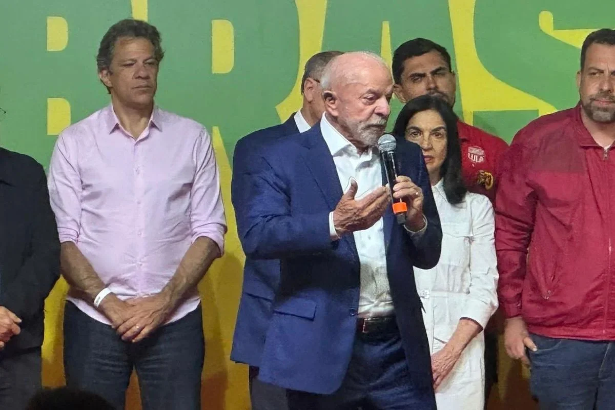 Fandoms de Taylor Swift, Anitta e BLACKPINK mobilizam apoio a Lula