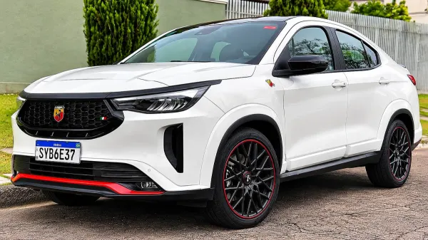 Fiat Fastback Abarth: anúncio com desconto de R$ 25 mil