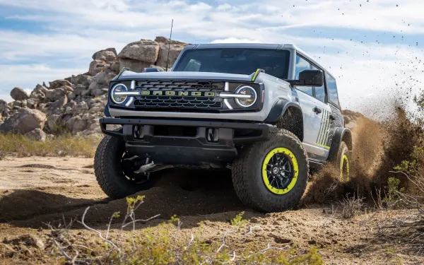 Ford Bronco: V6 3.0 EcoBoost de 380 cv chega a mais versões