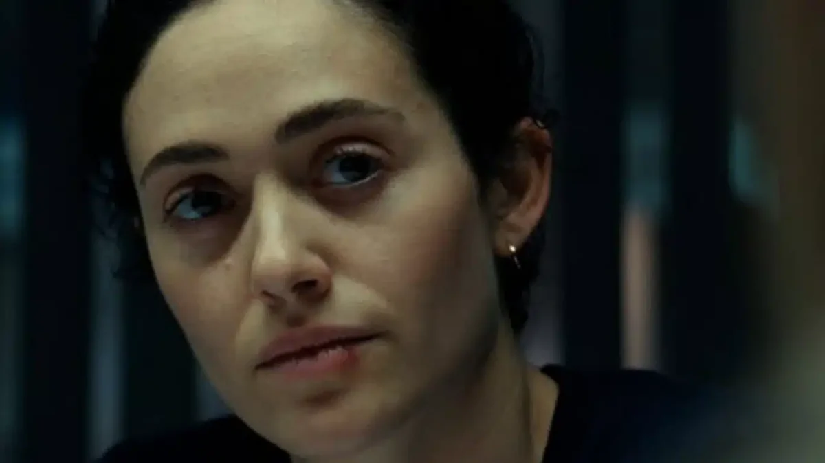 Fúria: Alice mata Jay — sorriso final redefine personagem
