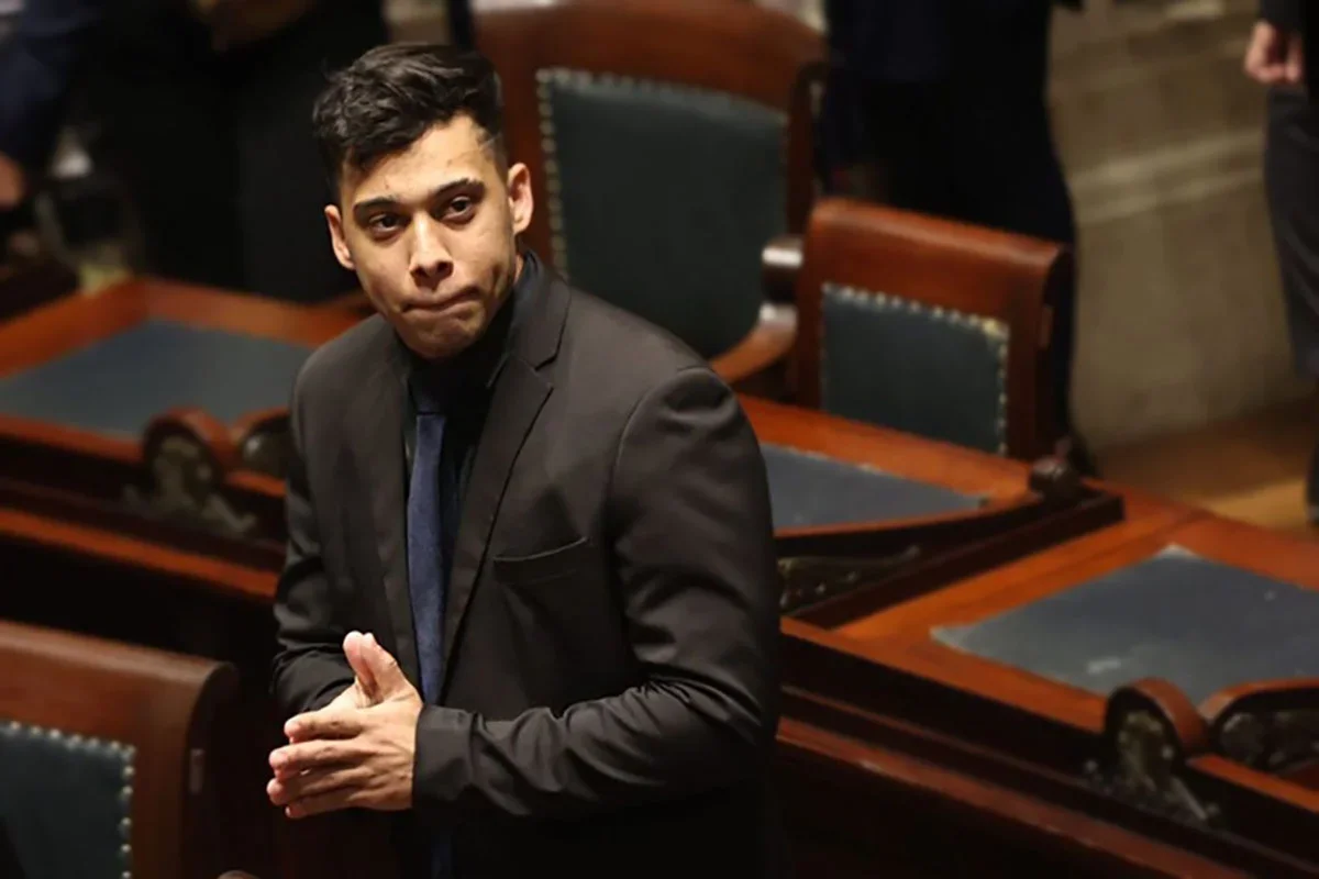 Gabriel Monteiro diz ter sido 'apunhalado' por ator após pedido de socorro