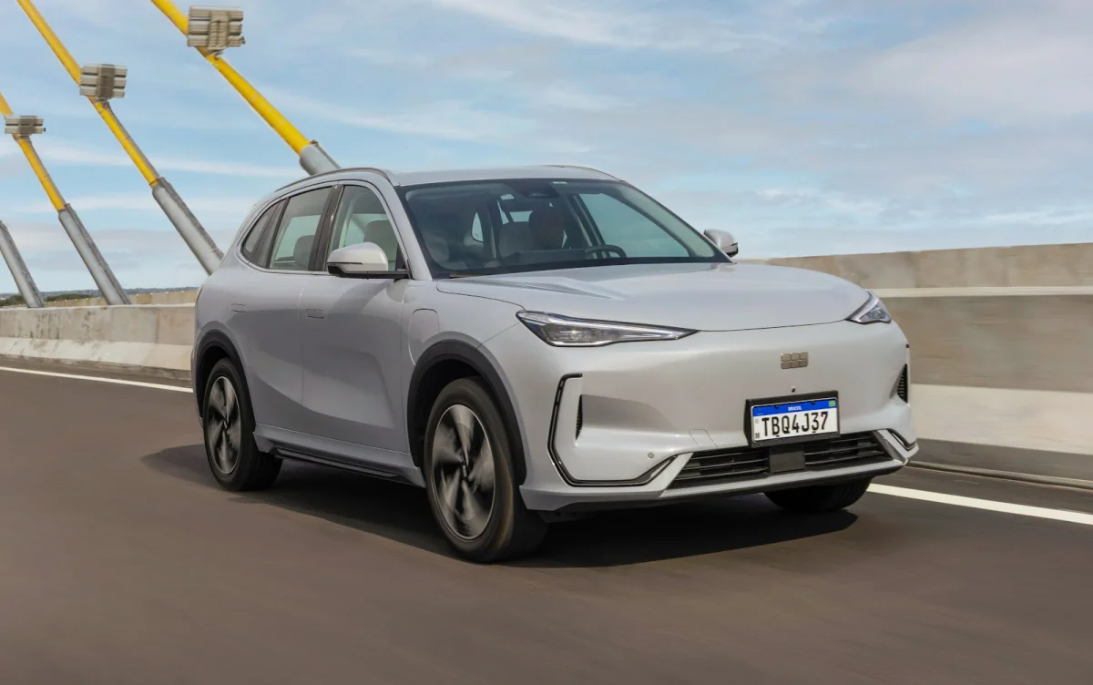 Geely lança recarga por IA com pico de 2.250 kW