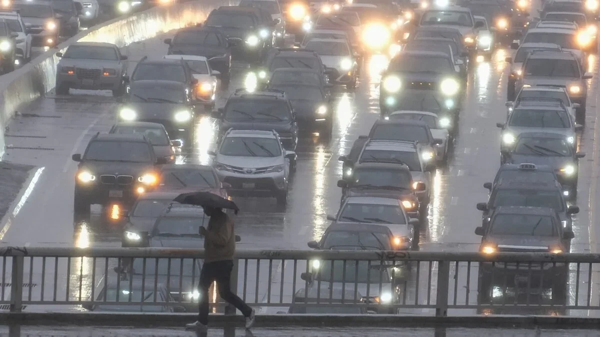 Gotas de chuva: carga elétrica que corrói a pintura do carro