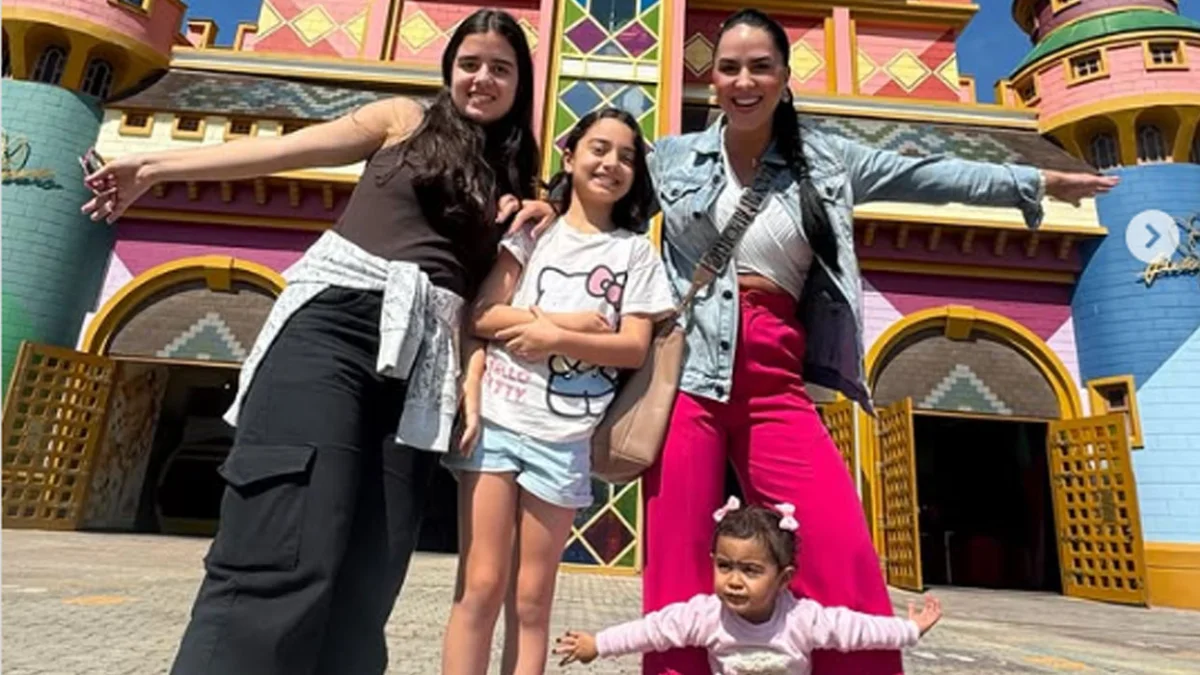 Graciele Lacerda estreia no Beto Carrero com a filha Clara