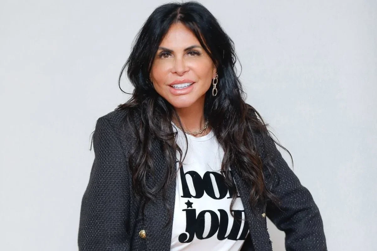 Gretchen encerra show em Vitória após falhas técnicas no som