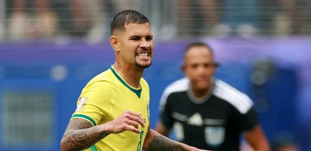 Guimarães admite que estudou goleiro e diz: 'fui infeliz'
